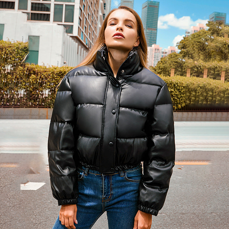 Kurze Damen-Steppjacke mit Stehkragen, gefüttert