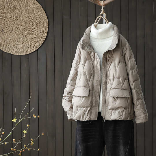Kurze Daunenjacke für Damen mit Stehkragen