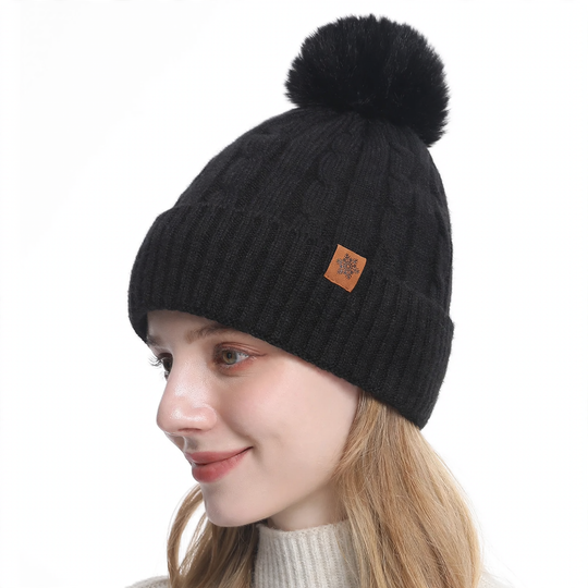 Winter-Set aus Strickmütze, Schal und Handschuhen