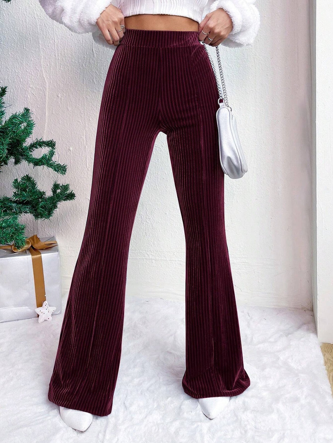 Damen-Cordhose mit hohem Bund und ausgestelltem Bein