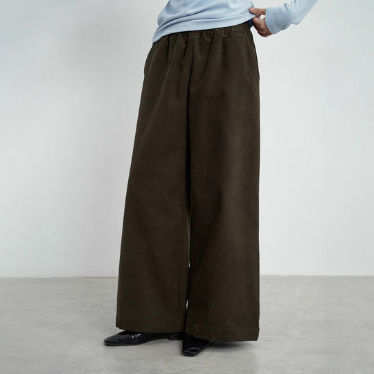 Gefütterte Damen-Cordhose mit geradem Bein