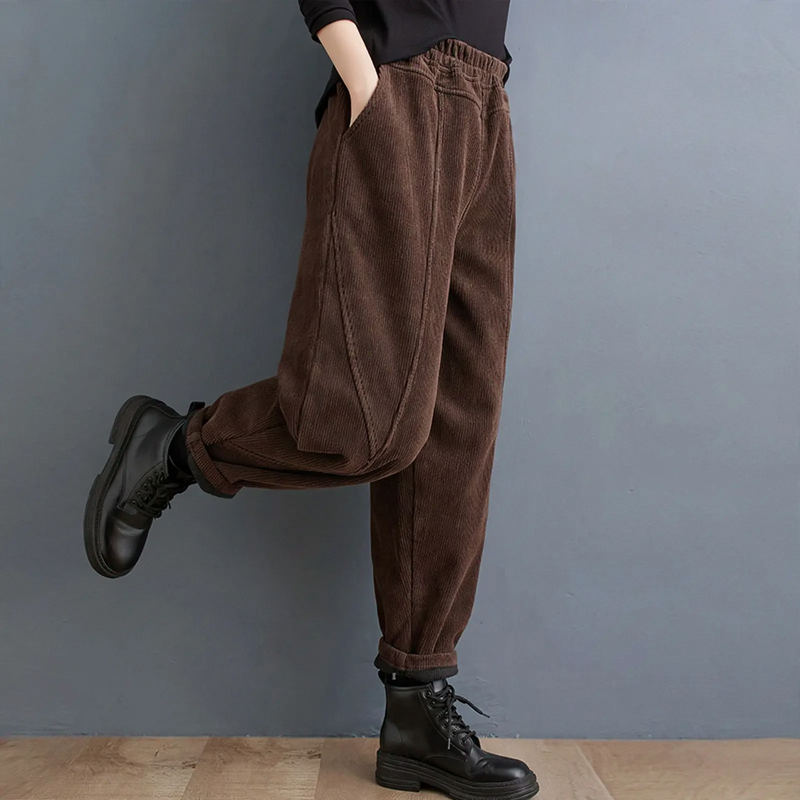 Gefütterte Damen-Cordhose, Karottenform, große Größen