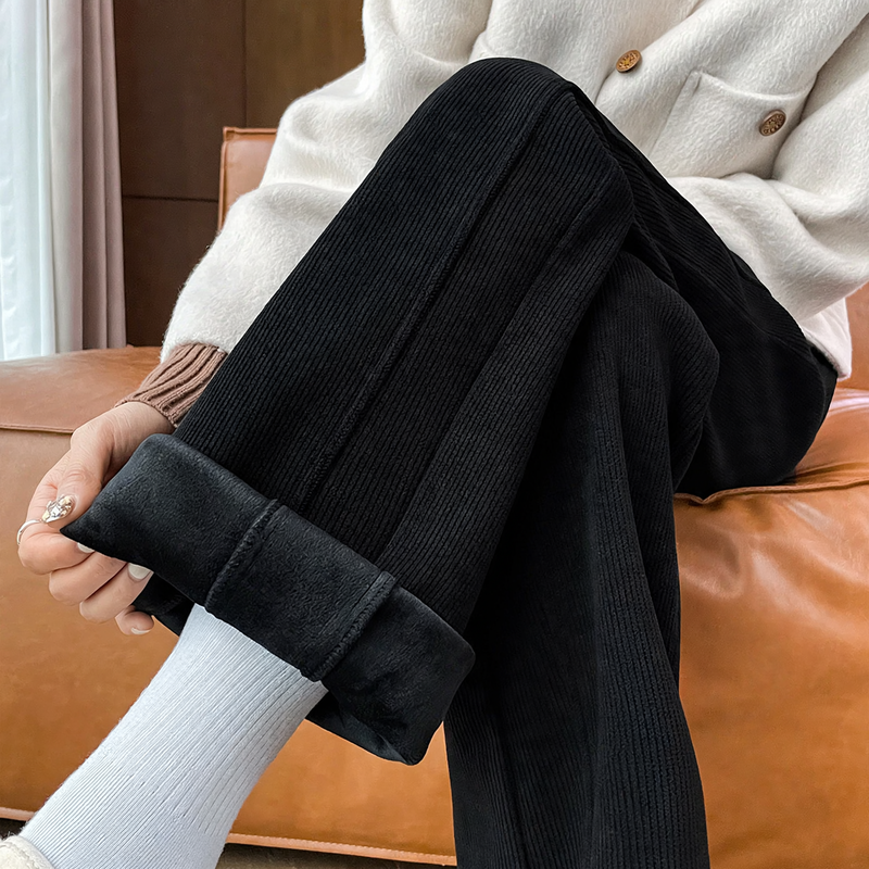 Damen-Cordhose mit Lammfleece-Futter, weit geschnitten