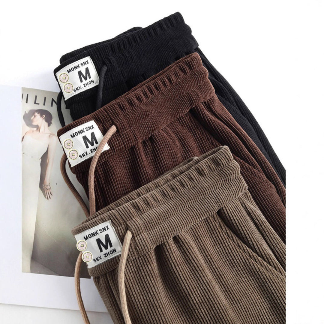 Gefütterte Kord-Hose mit leichtem Schlag
