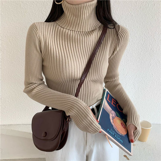 Figurbetonter Rollkragenpullover mit Daumenlöchern