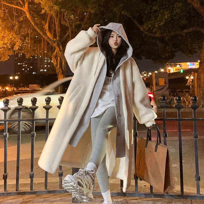 Lange Damen-Kapuzenjacke aus Lammfleece-Imitat