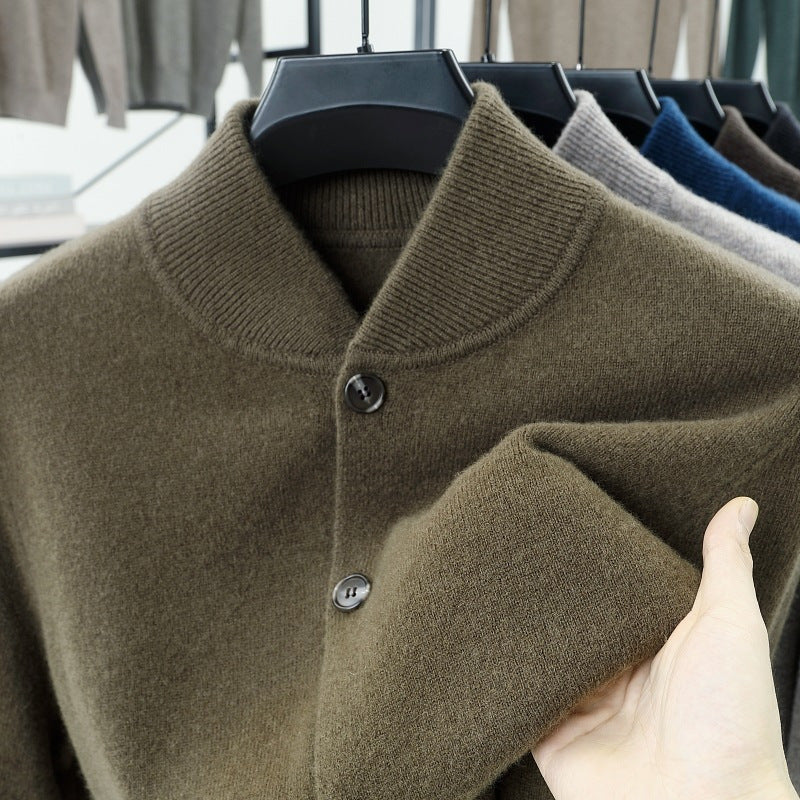 Herren-Strickjacke mit Stehkragen und Knöpfen