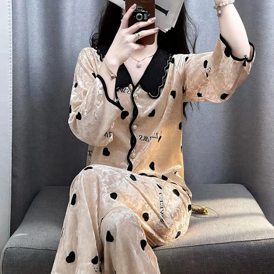 Damen-Pyjama-Set aus Samt, mit Brustpolstern