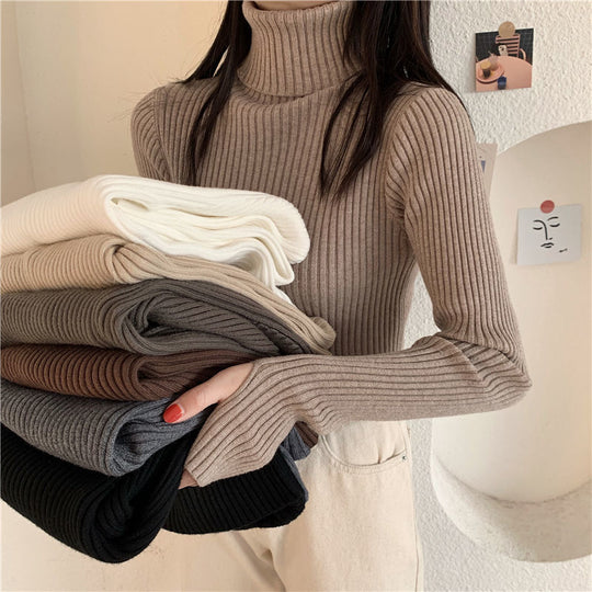 Figurbetonter Rollkragenpullover mit Daumenlöchern