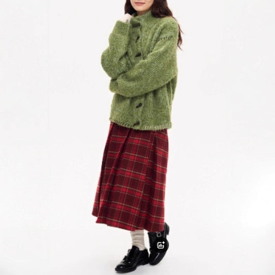 Grober Strickpullover in Weihnachtsgrün