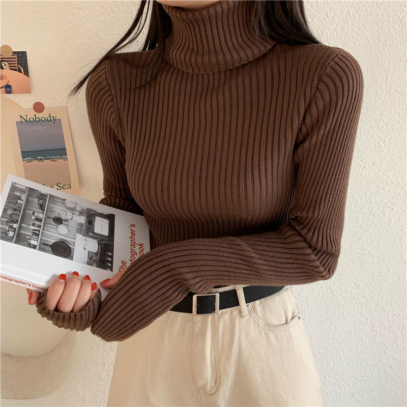 Figurbetonter Rollkragenpullover mit Daumenlöchern