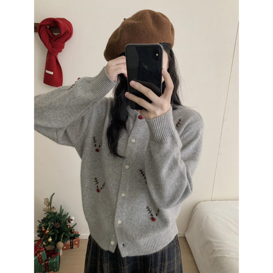 Weihnachtlicher Strickpullover mit Rentier-Stickerei