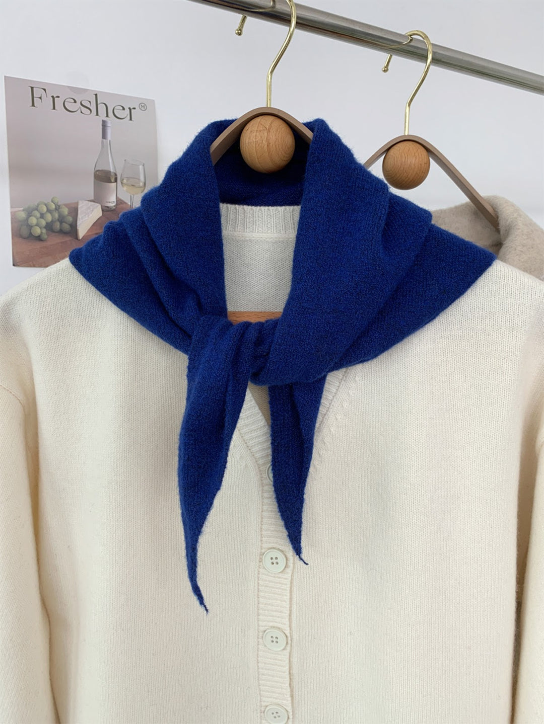 Dreieckiger Strickschal mit Wollanteil