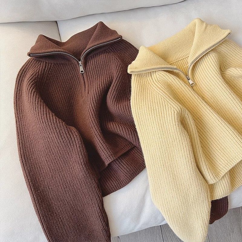 Lockerer Strickpullover mit Reißverschluss und Umlegekragen