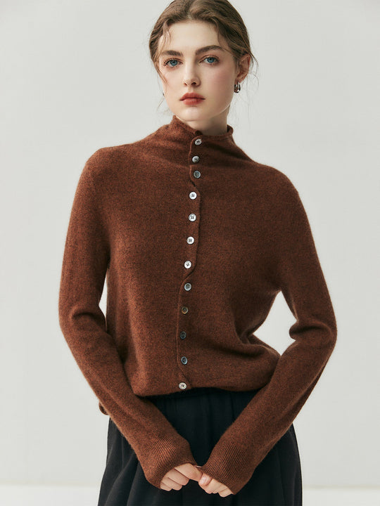 Damen-Strickjacke mit Rollkragen und Knopfleiste