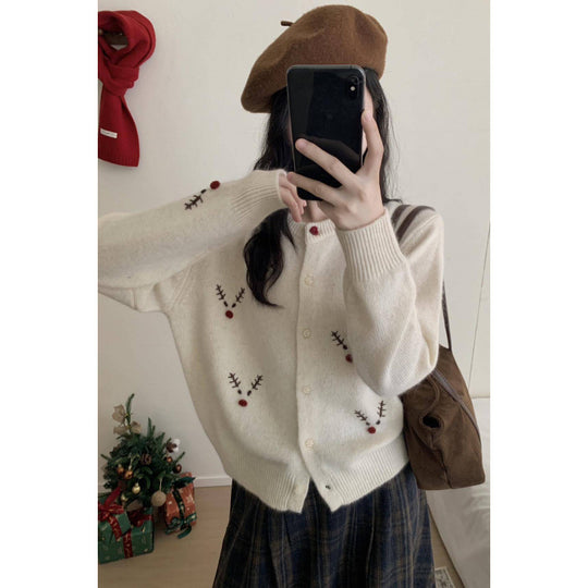 Weihnachtlicher Strickpullover mit Rentier-Stickerei