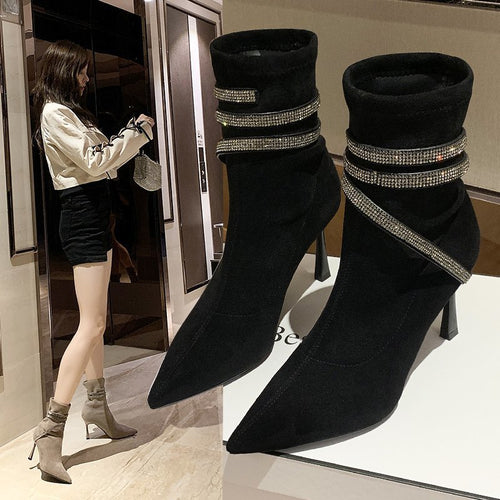 Damen Stiefeletten mit spitzer Zehenpartie, Veloursoptik und funkelnden Strass‑Riemchen Nord Taschen