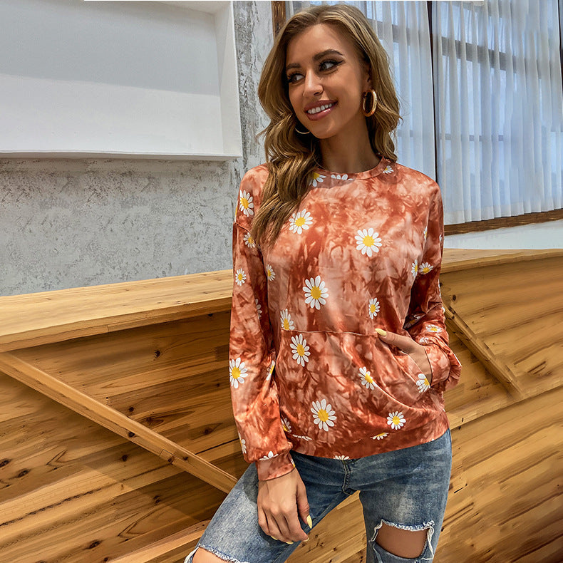 Damen locker geschnittenes Sweatshirt mit Gänseblümchen‑Print Batik‑Optik und Kängurutasche Nord Taschen