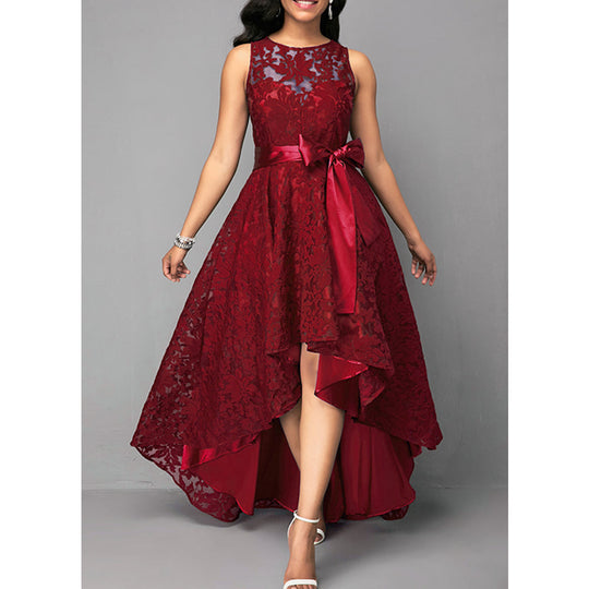 Exquisites asymmetrisches Spitzenkleid