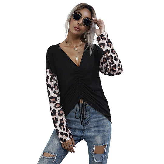 Damen Langärmeliges Tailliertes V-Ausschnitt Shirt mit Raffungsdetail und Leoparden-Ärmeln Nord Taschen