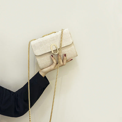 Damen Clutch mit stilvollem Kettenriemen und hochwertiger Oberflächenstruktur Nord Taschen