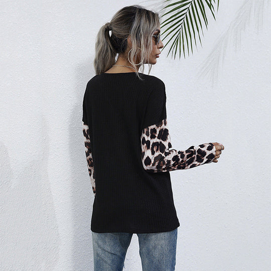 Damen Langärmeliges Tailliertes V-Ausschnitt Shirt mit Raffungsdetail und Leoparden-Ärmeln Nord Taschen