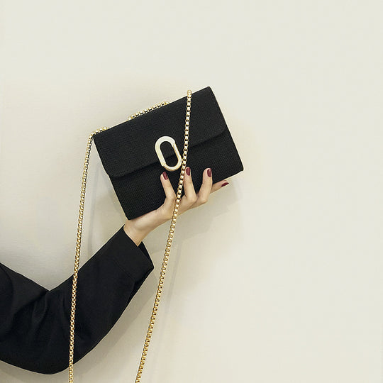 Damen Clutch mit stilvollem Kettenriemen und hochwertiger Oberflächenstruktur Nord Taschen