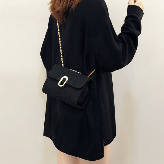 Damen Clutch mit stilvollem Kettenriemen und hochwertiger Oberflächenstruktur Nord Taschen