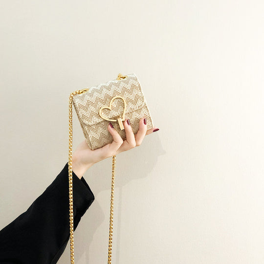 Damen Designer Clutch mit verspieltem Herzschloss Nord Taschen