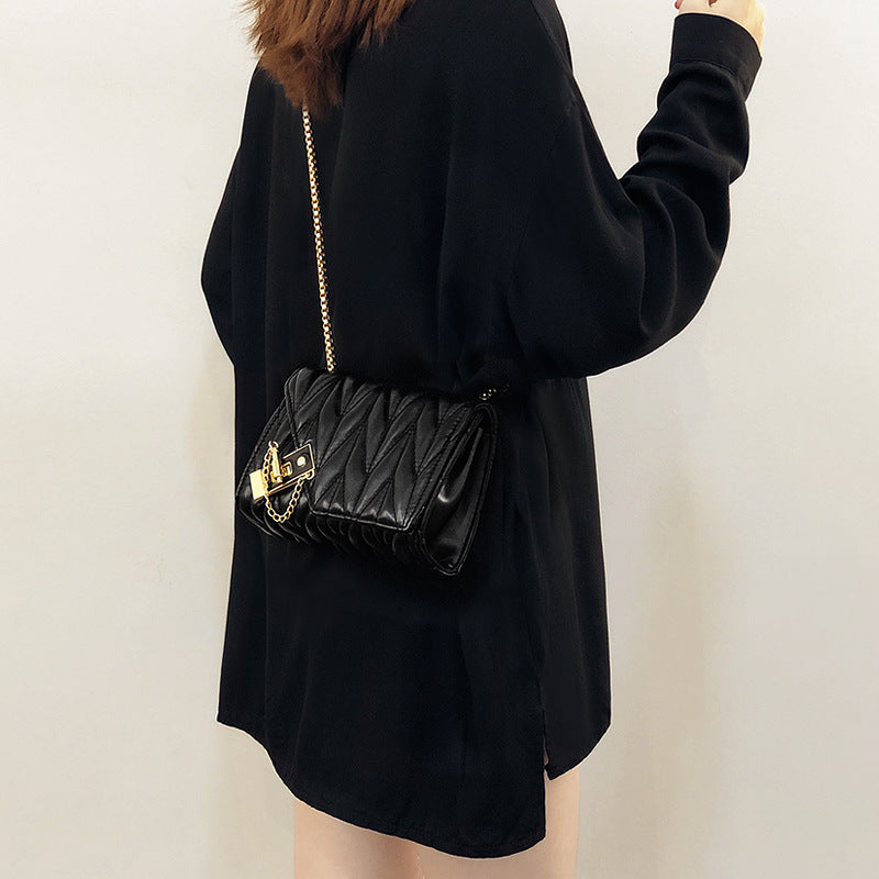 Damen Clutch-Tasche mit trendiger Steppung und goldener Kettenverzierung Nord Taschen