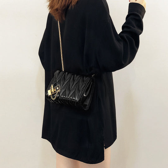 Damen Clutch-Tasche mit trendiger Steppung und goldener Kettenverzierung Nord Taschen