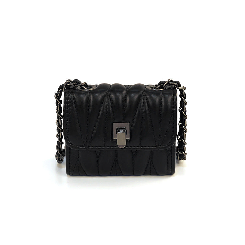 Damen Clutch-Tasche mit schicker Ketten- und Perlenapplikation Nord Taschen