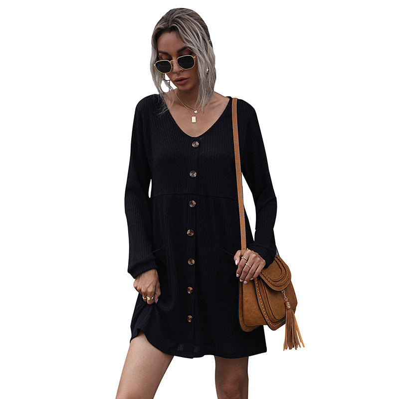 Damen Geripptes Strickkleid mit V-Ausschnitt, Knopfleiste und aufgesetzten Taschen Nord Taschen