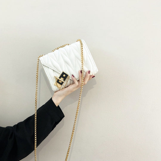 Damen Clutch-Tasche mit trendiger Steppung und goldener Kettenverzierung Nord Taschen
