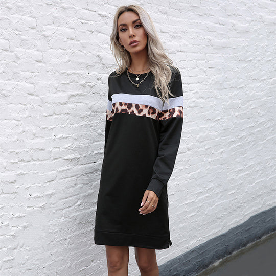 Damen lässiges Sweatshirtkleid mit Leopardenstreifen und kontrastierendem Brustband Nord Taschen