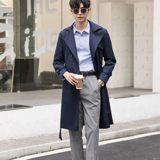 Herren Eleganter taillierter Trenchcoat mit doppelter Knopfleiste und Bindegürtel Nord Taschen