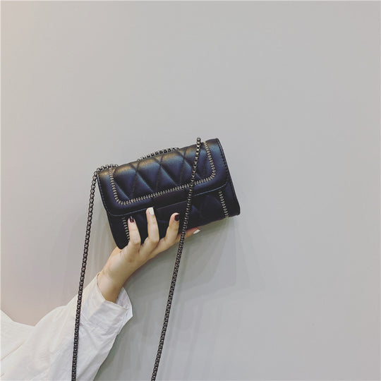 Damen Clutch mit stilvoller Steppverarbeitung und abnehmbarem Kettenriemen Nord Taschen