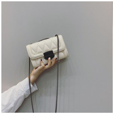 Damen Clutch mit stilvoller Steppverarbeitung und abnehmbarem Kettenriemen Nord Taschen
