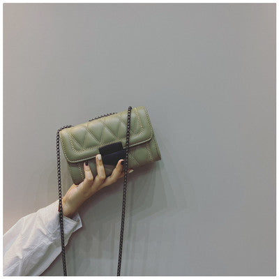 Damen Clutch mit stilvoller Steppverarbeitung und abnehmbarem Kettenriemen Nord Taschen