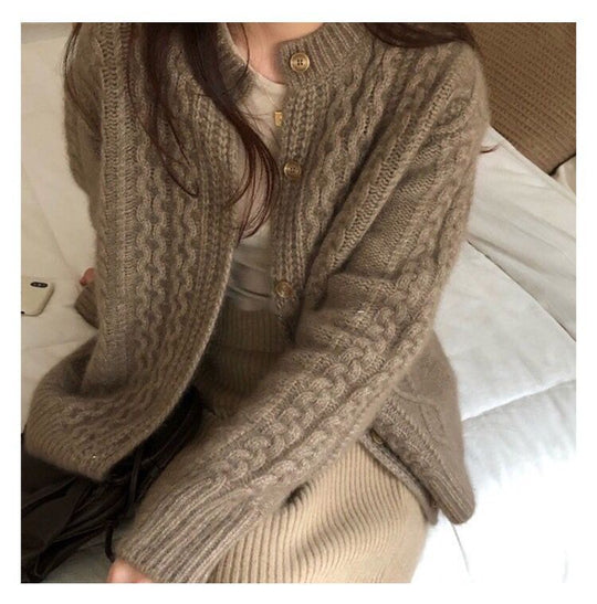 Damen Kuscheliger Zopfmuster-Cardigan aus Mohair‑Optik mit geripptem Saum und dekorativen Knöpfen Nord Taschen
