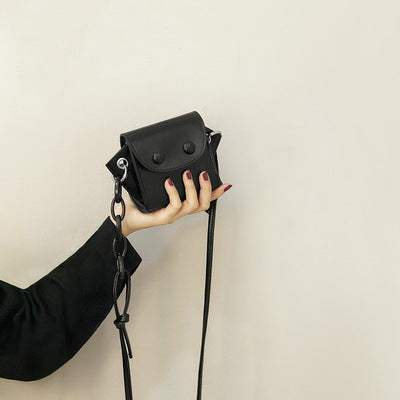 Damen Mini-Handtasche mit verspieltem Kettenzug Nord Taschen