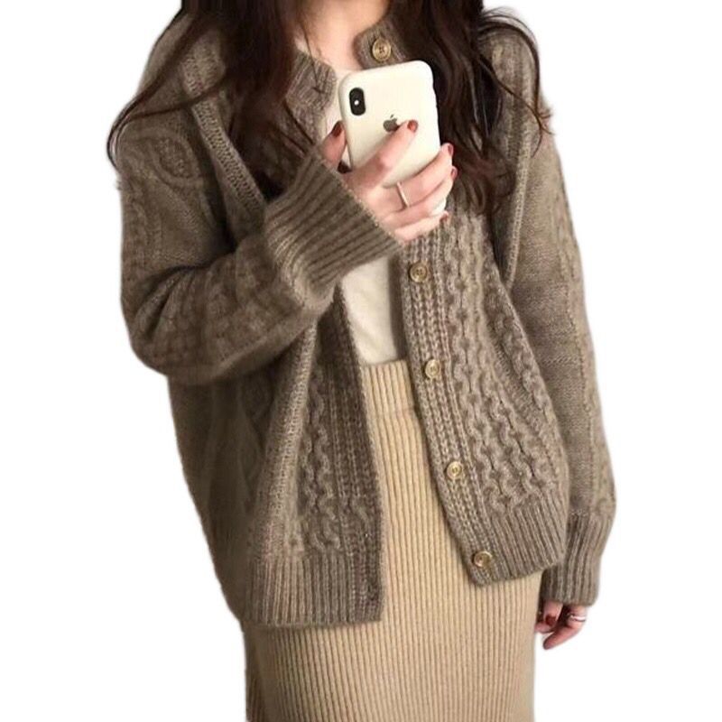 Damen Kuscheliger Zopfmuster-Cardigan aus Mohair‑Optik mit geripptem Saum und dekorativen Knöpfen Nord Taschen