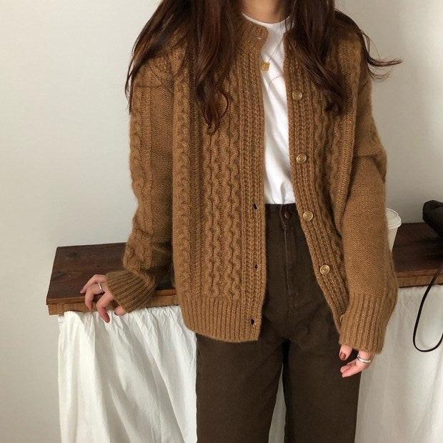 Damen Kuscheliger Zopfmuster-Cardigan aus Mohair‑Optik mit geripptem Saum und dekorativen Knöpfen Nord Taschen