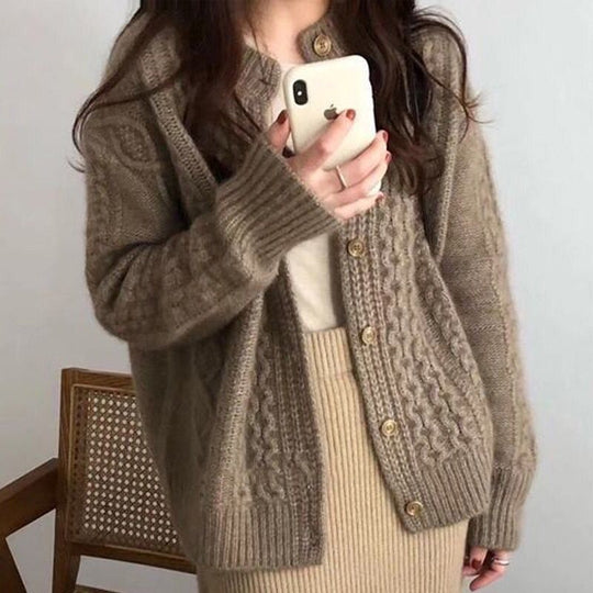 Damen Kuscheliger Zopfmuster-Cardigan aus Mohair‑Optik mit geripptem Saum und dekorativen Knöpfen Nord Taschen