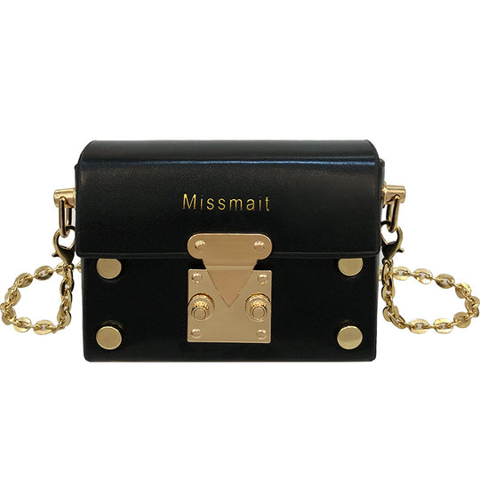 Damen Clutch Tasche mit goldenen Nieten und elegantem Kettenriemen Nord Taschen