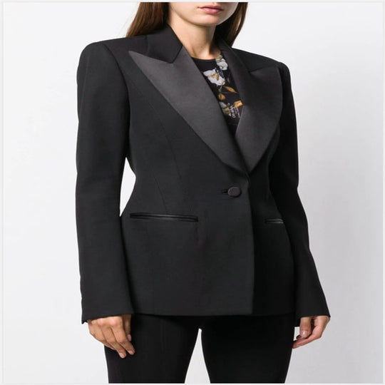 Damen Tailliertes Smoking-Blazerjackett mit Satin-Schalkragen und präzisem Tailoring Nord Taschen