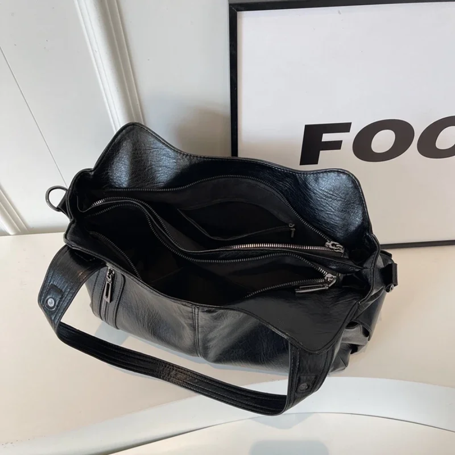Stilvolle Lederhandtasche Mit Reißverschluss