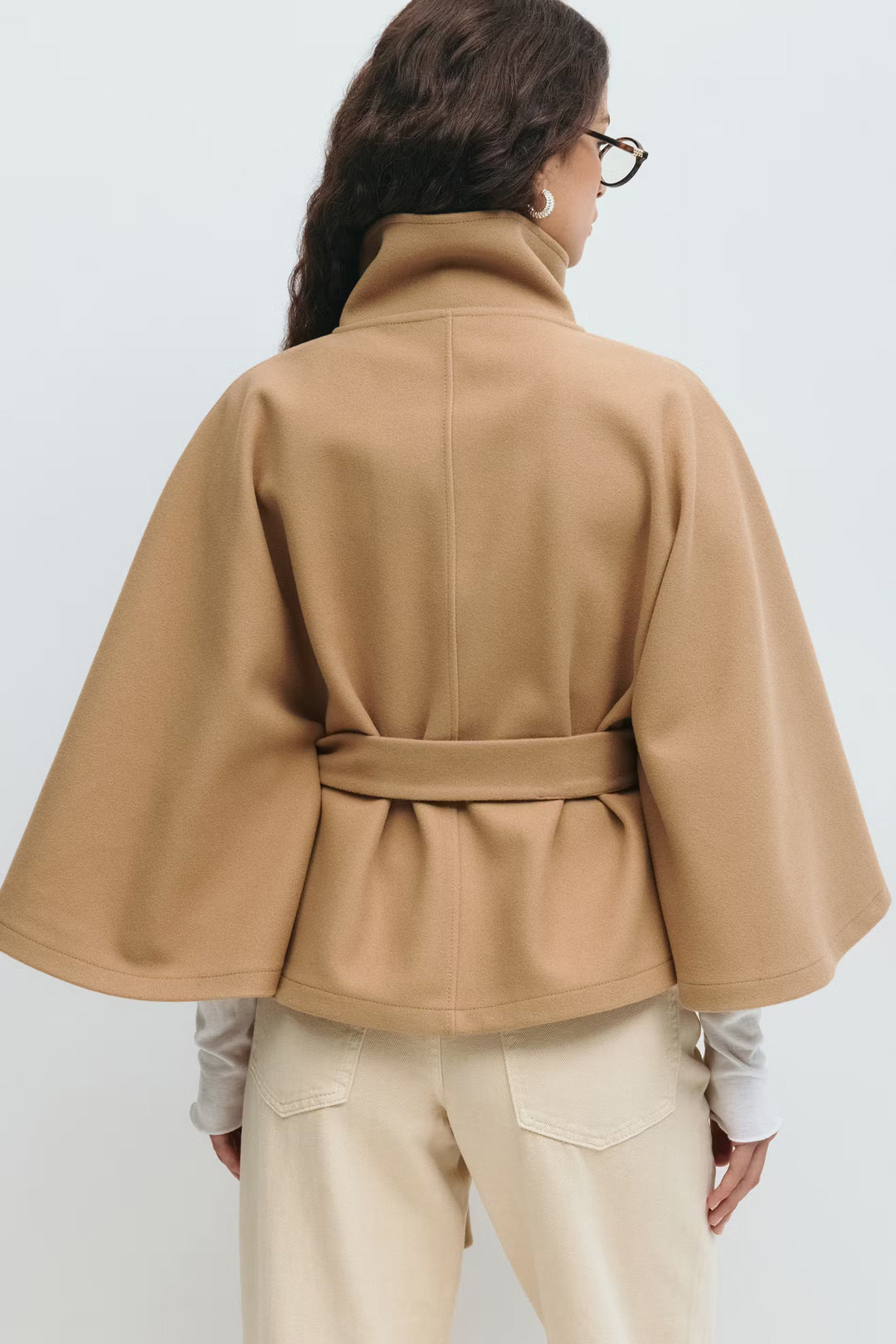 Elegante Damenjacke mit Gürtel