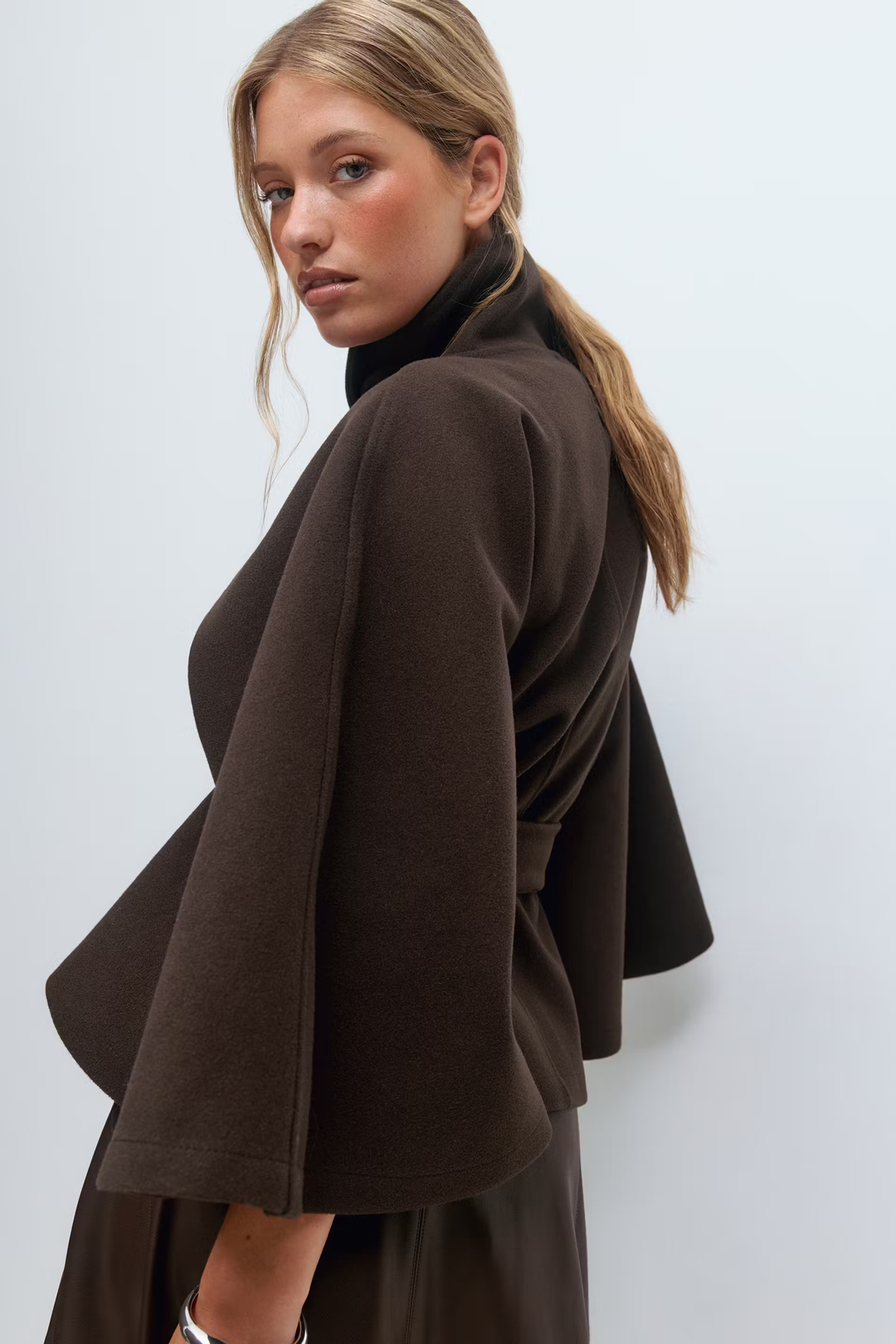 Elegante Damenjacke mit Gürtel