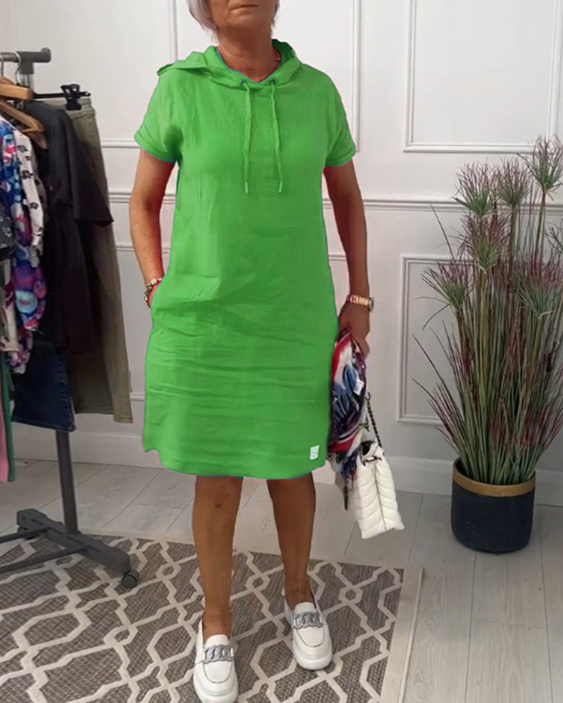 Kurzärmliges Freizeitkleid mit Kapuze
